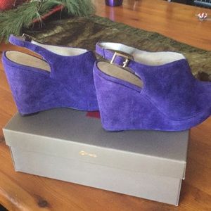 Women's suede wedge shoe